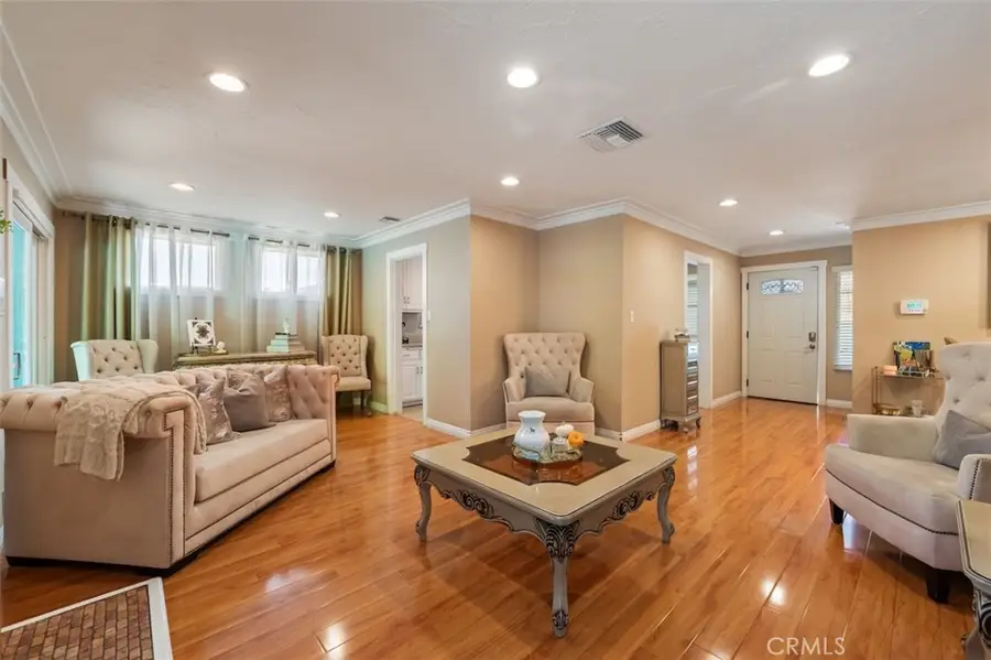 1270 Tropical Avenue, Pasadena, CA 91107 - Image #2