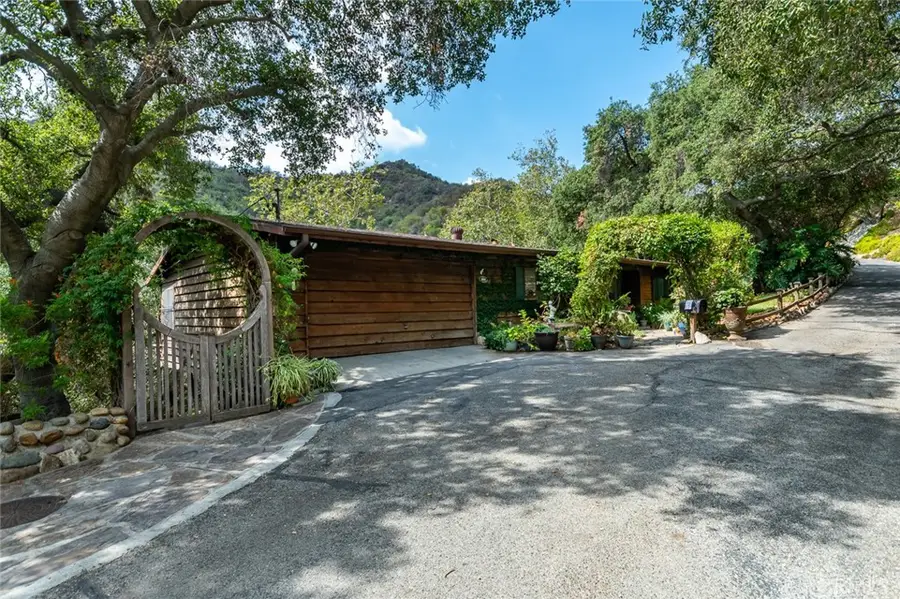 2860 Graceland Way, Glendale, CA 91206 - Image #2