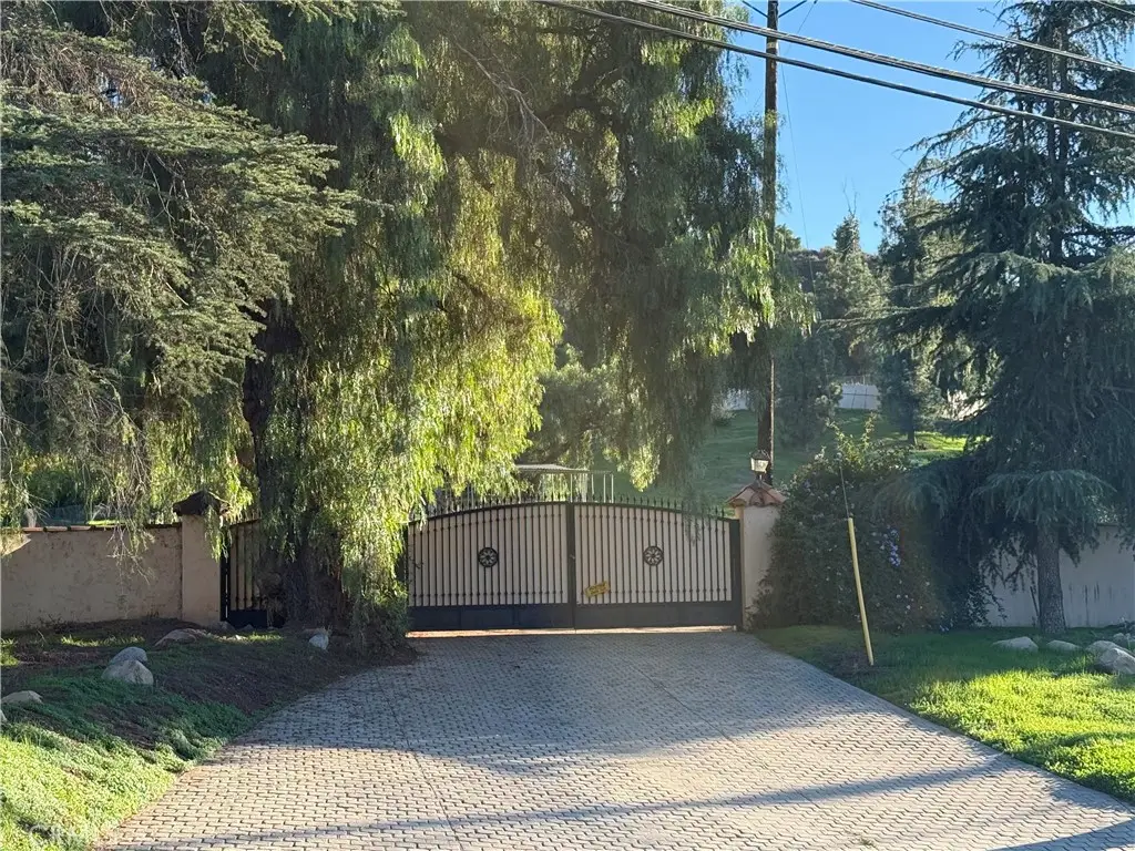 9528 N Sunland Blvd, Shadow Hills, CA 91040 - Image #1