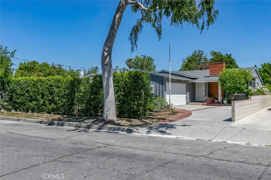 14719 Wyandotte Street, Van Nuys, CA 91405 - Image #2
