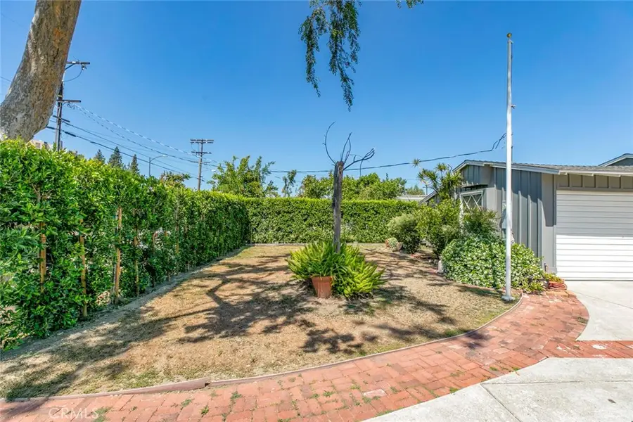 14719 Wyandotte Street, Van Nuys, CA 91405 - Image #3