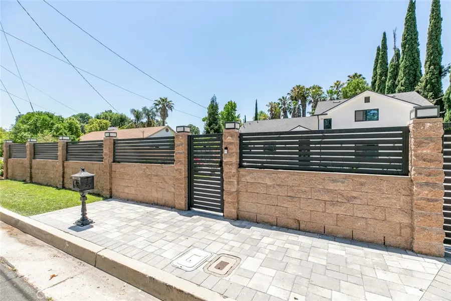 17800 Raymer Street, Northridge, CA 91325 - #3