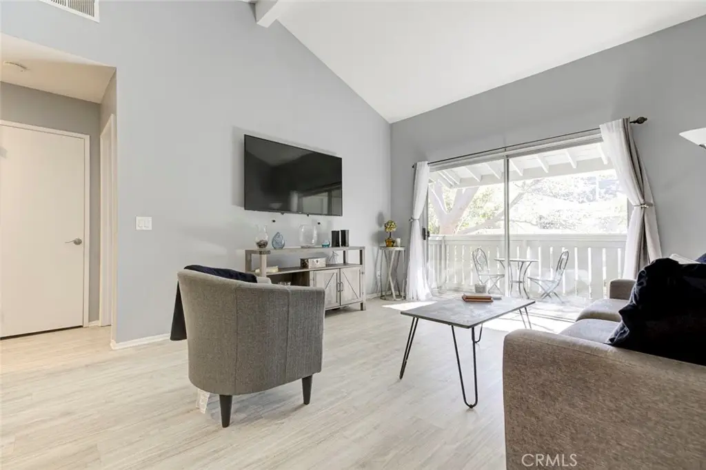 27620 Susan Beth Way #L, Saugus, CA 91350 - Image #1