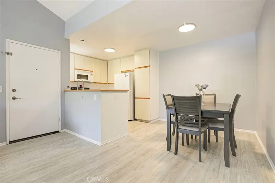 27620 Susan Beth Way #L, Saugus, CA 91350 - Image #3