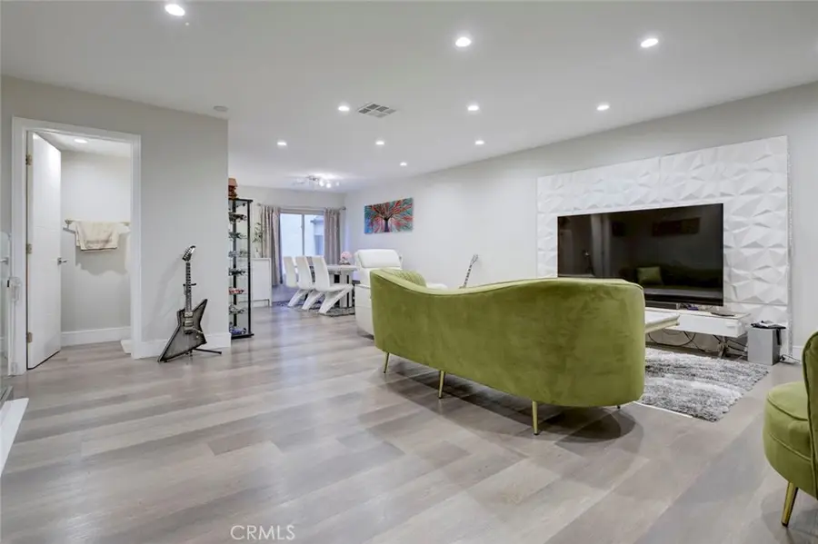 1881 Alpha Rd #17, Glendale, CA 91208 - #3