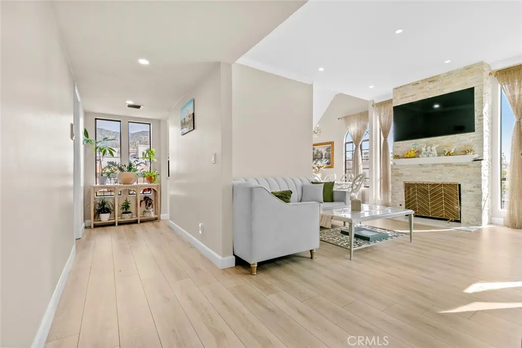 427 E Orange Grove Ave #301, Burbank, CA 91501 - #1