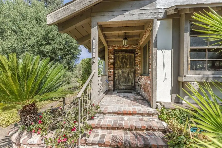3852 Eureka Drive, Studio City, CA 91604 - #2