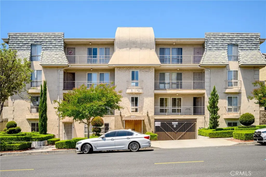 617 E Angeleno Avenue #206, Burbank, CA 91501 - #1