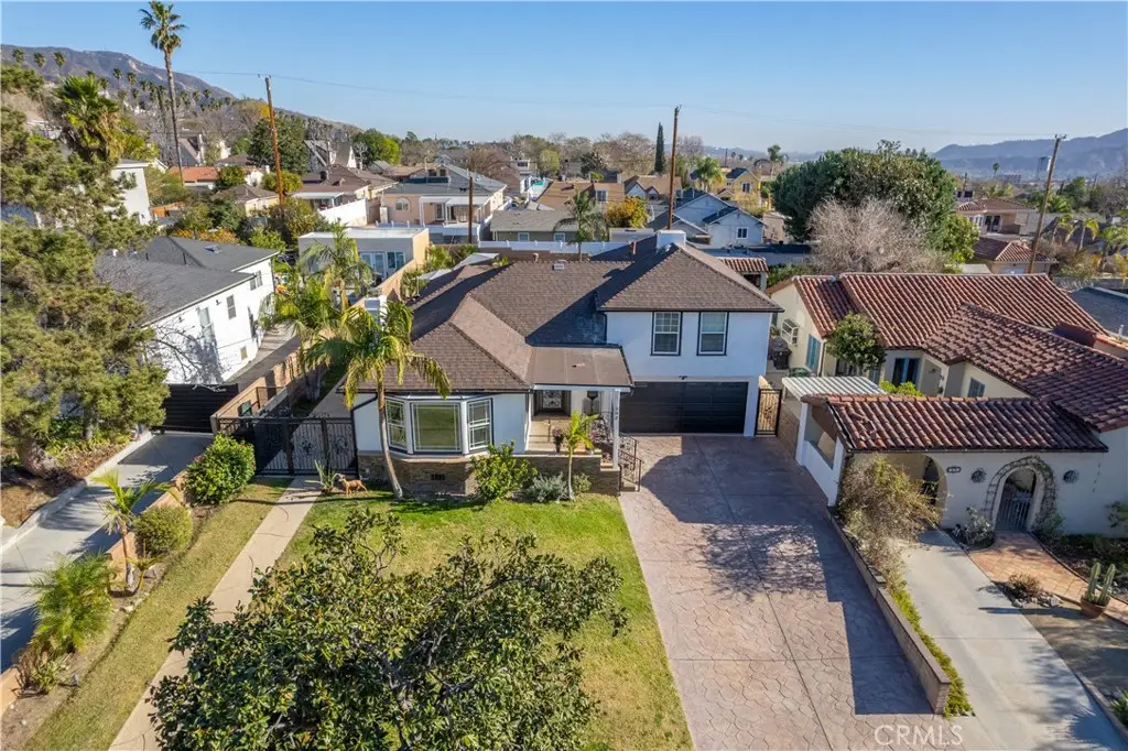 902 E Walnut Avenue, Burbank, CA 91501 - #1