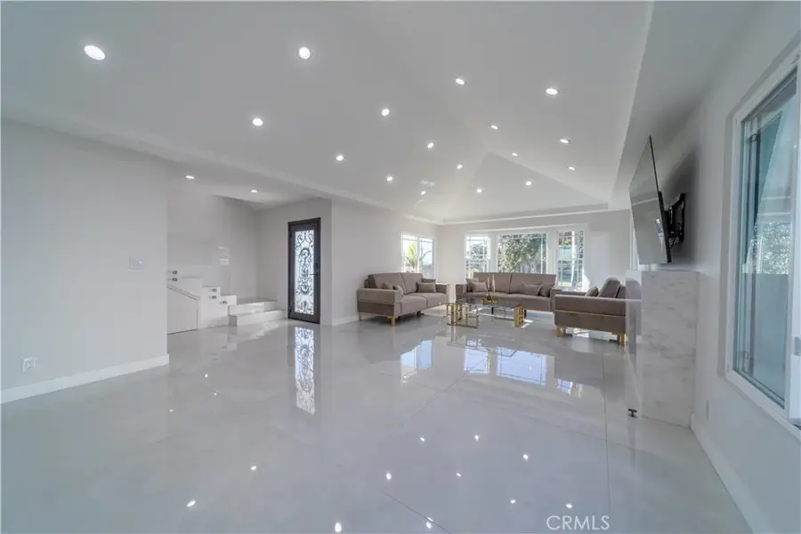 902 E Walnut Avenue, Burbank, CA 91501 - #2