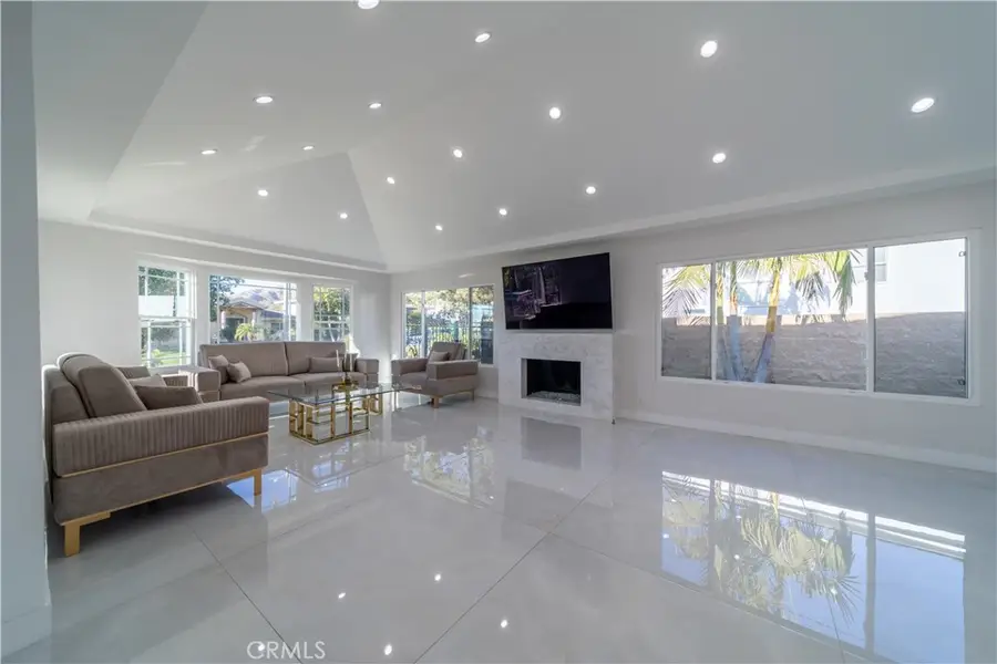 902 E Walnut Avenue, Burbank, CA 91501 - #3