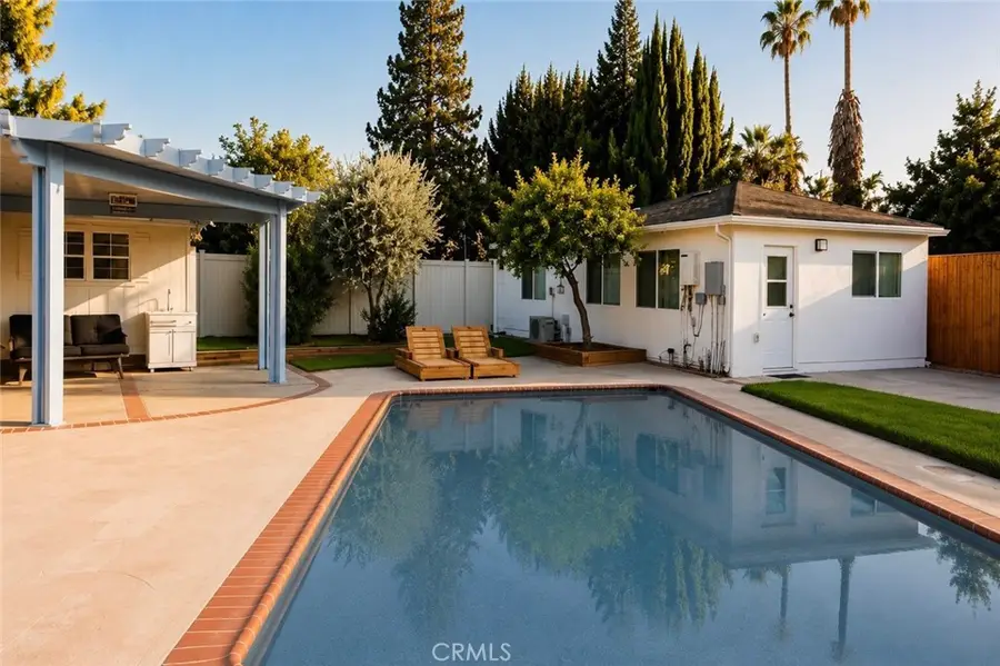 5525 Costello Avenue, Sherman Oaks, CA 91401 - #3