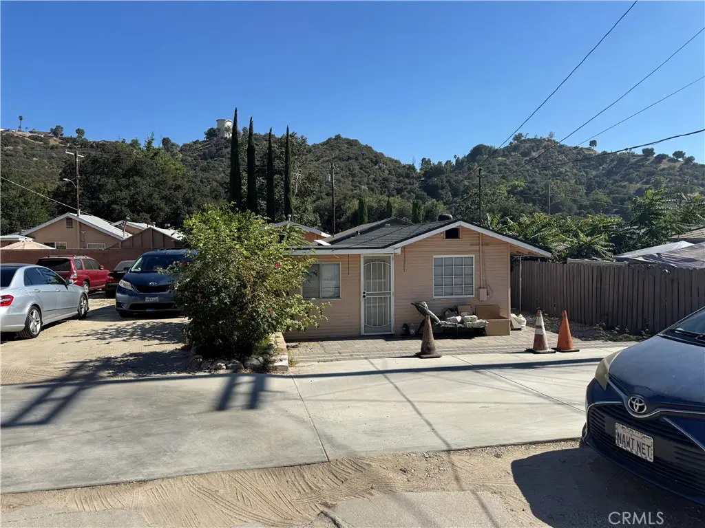 6940 Foothill Boulevard, Tujunga, CA 91042 - #1