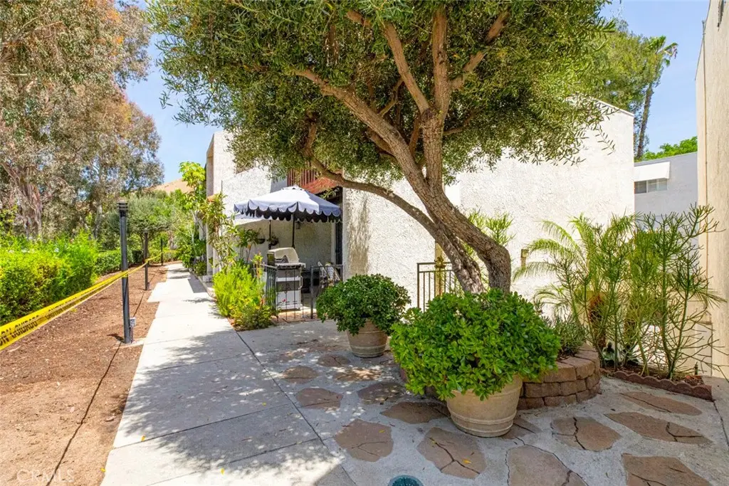 7759 Via Capri, Burbank, CA 91504 - #1