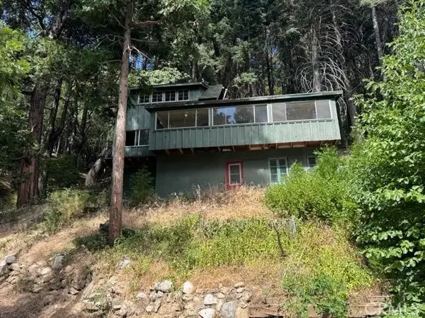 435 Blue Jay Canyon, Blue Jay, CA 92317