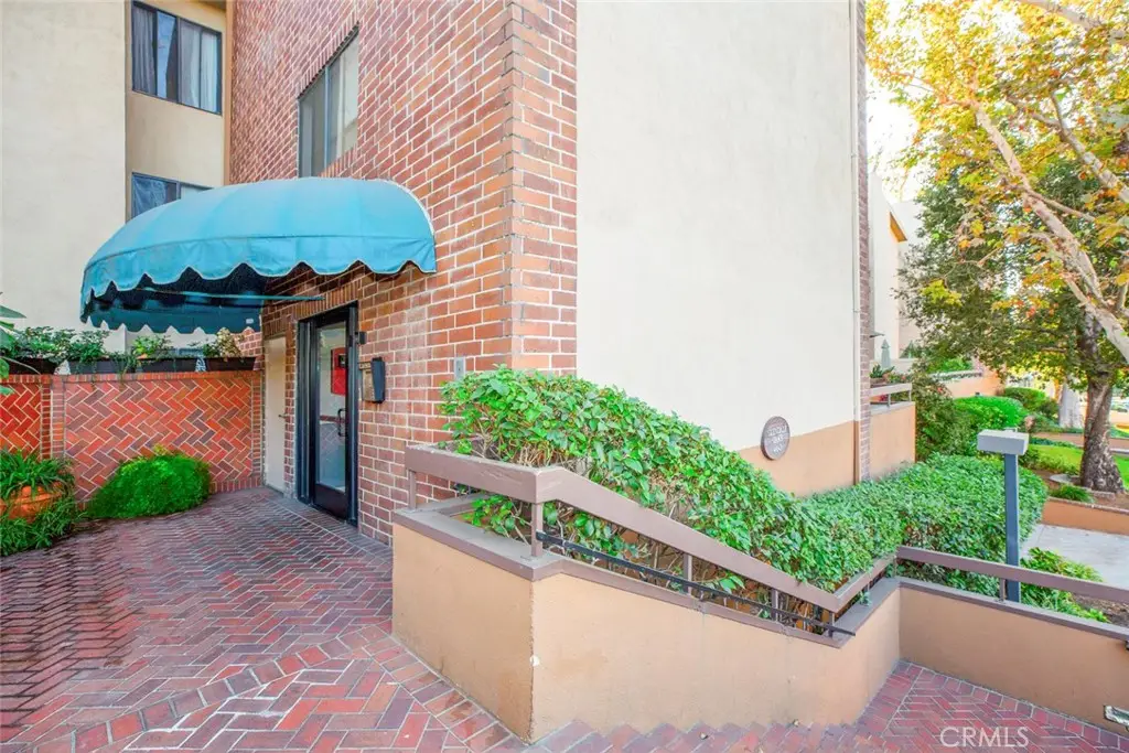 460 Oak Street #203, Glendale, CA 91204 - #1