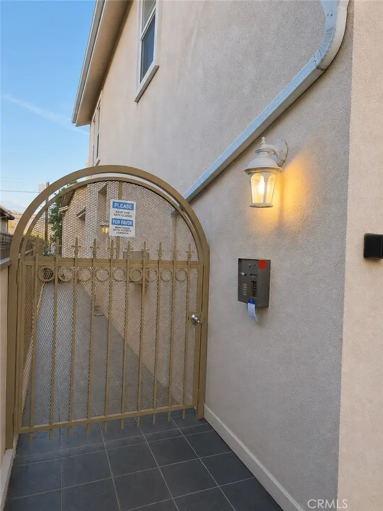 2318 N Fairview Street #101, Burbank, CA 91504 - #3