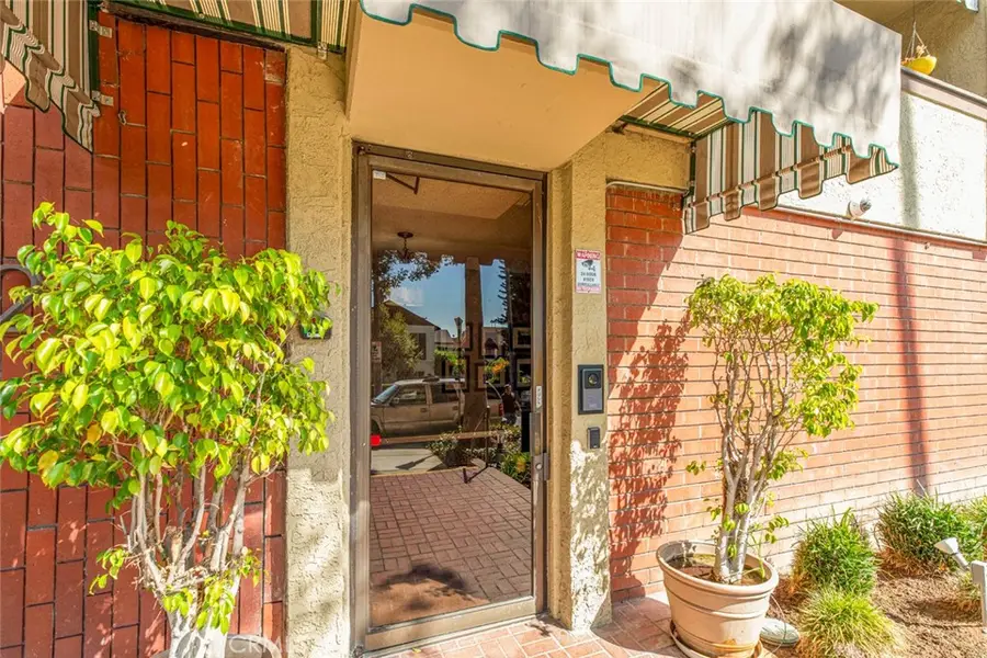 125 W Mountain Street #102, Glendale, CA 91202 - #2