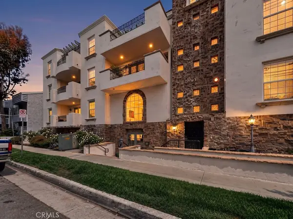12407 Moorpark Street #104, Studio City, CA 91604