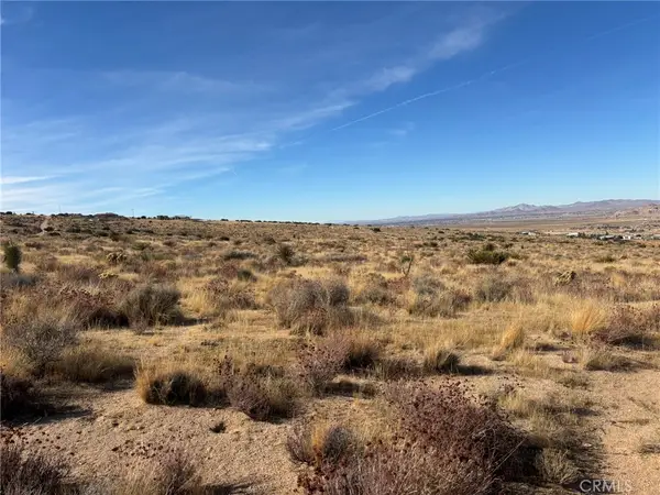 21 Luna Mountain Road, Apple Valley, CA 92308