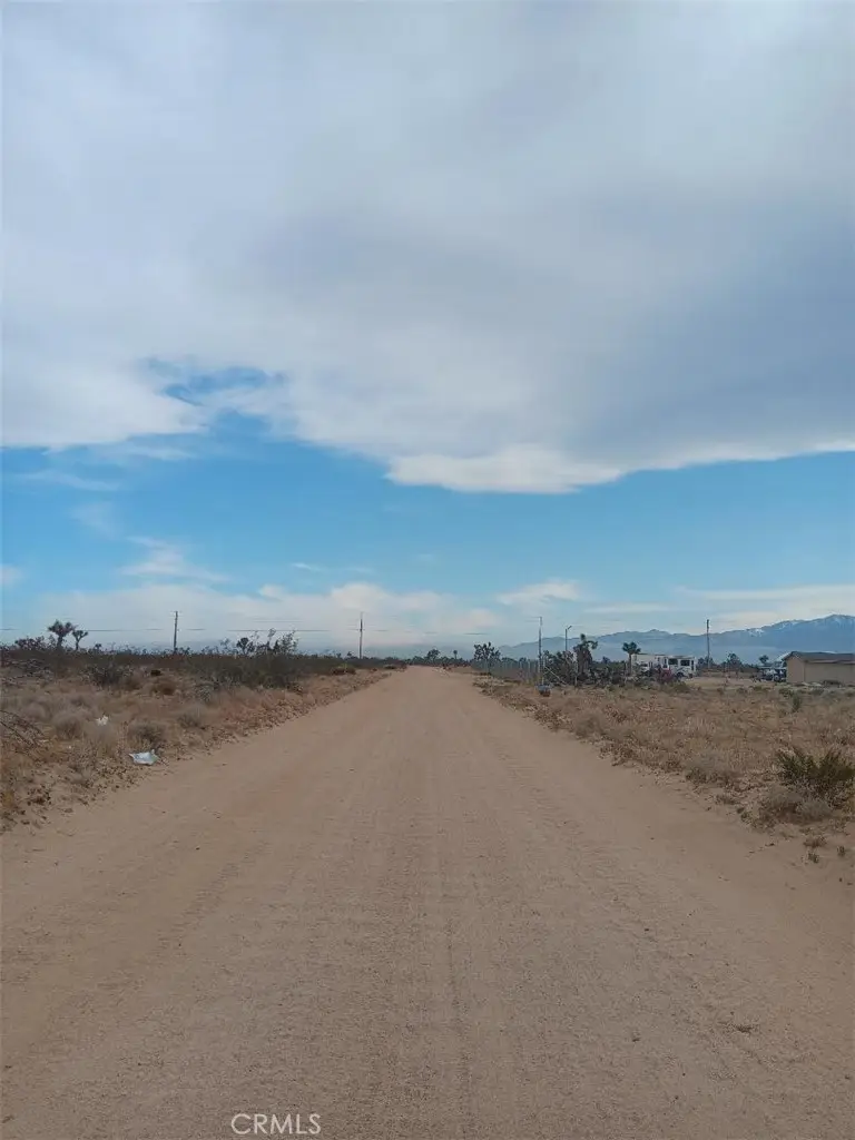 6692 Palmdale Rd, Phelan, CA 92371 - #1