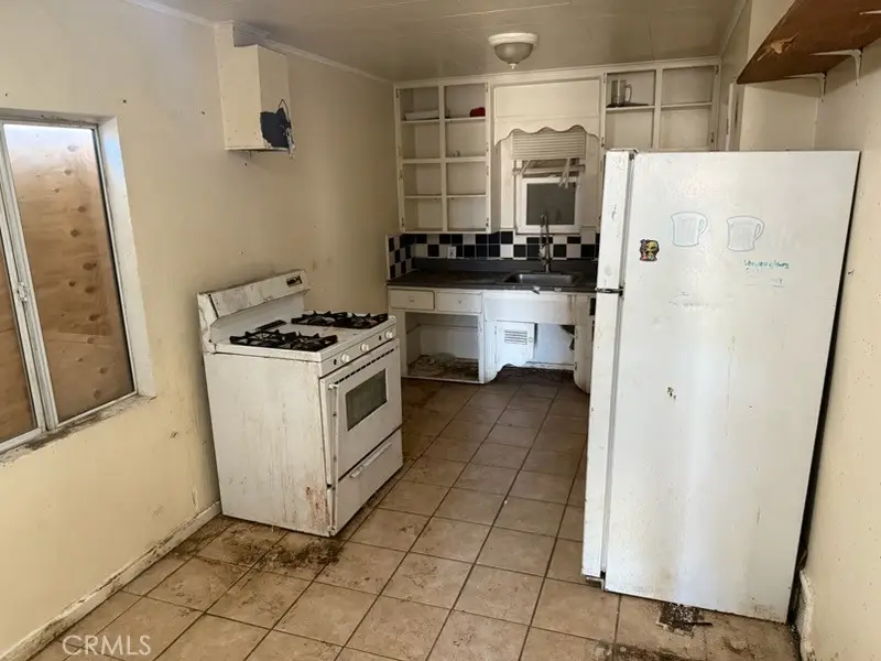 550 W Fredricks Street, Barstow, CA 92311 - #3