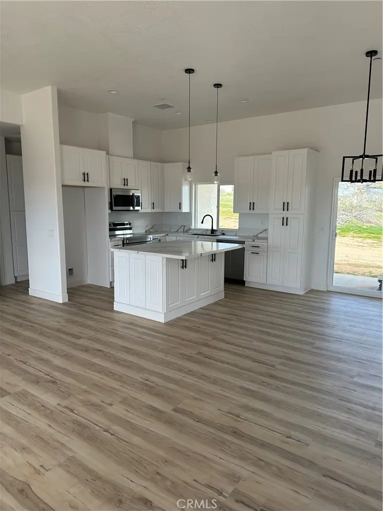 16353 Smokethorn Road, Apple Valley, CA 92307 - Image #3