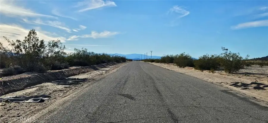 801 Valle Vista Rd., Twentynine Palms Yucca Valley, CA 92277 - #2