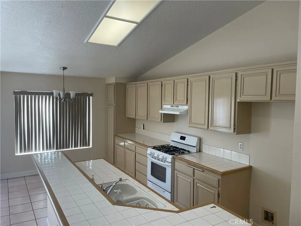 16491 Silica Drive, Victorville, CA 92395 - #1