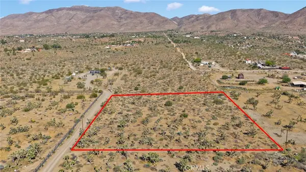 2 Lamprey Road, Apple Valley, CA 92308