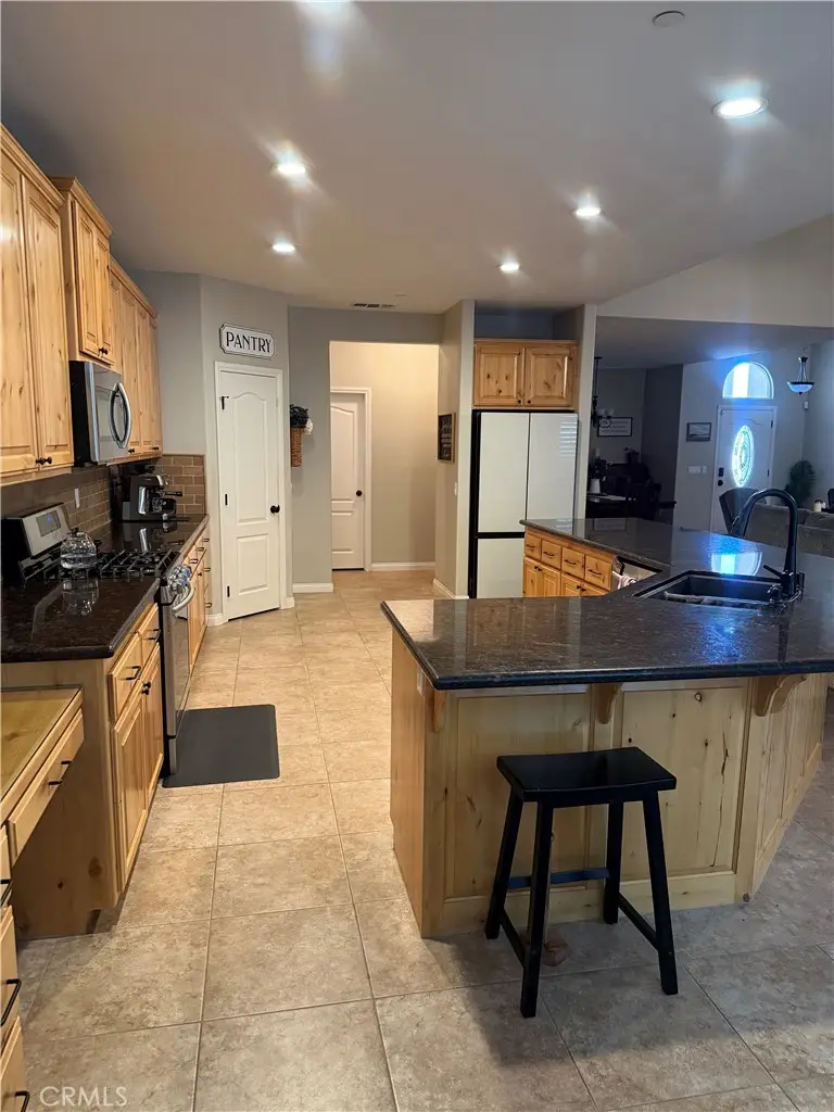 7735 Minstead, Hesperia, CA 92345 - #3