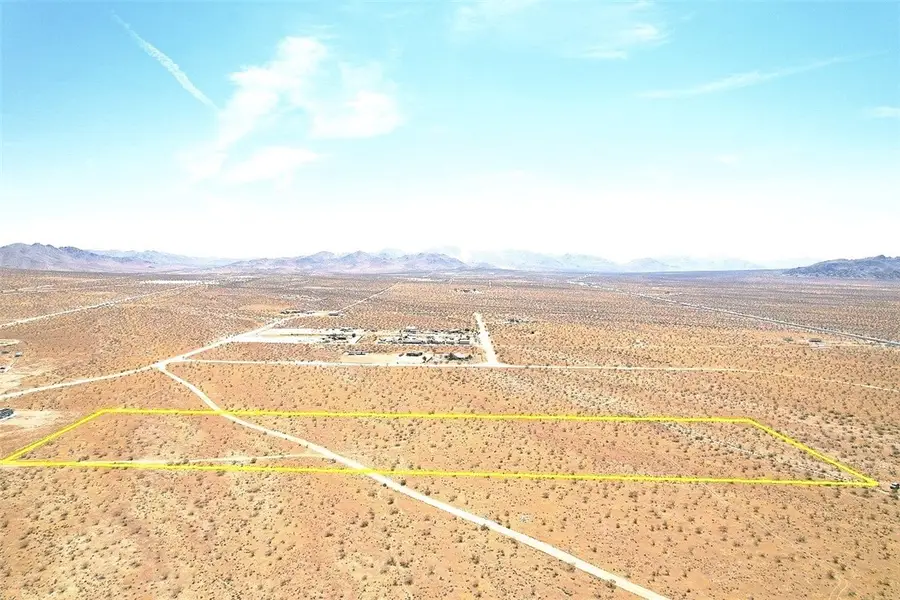 25 Dachshund Avenue, Apple Valley, CA 92307 - #3
