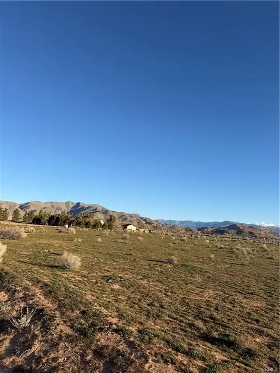 2 Zuni, Apple Valley, CA 92307