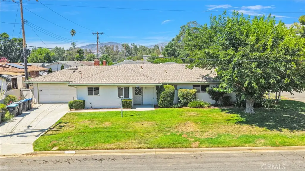 270 E 13th Street, Beaumont, CA 92223 - #1