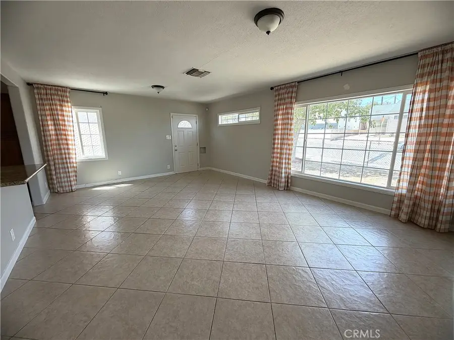 513 Mount Vernon Avenue, Barstow, CA 92311 - #3