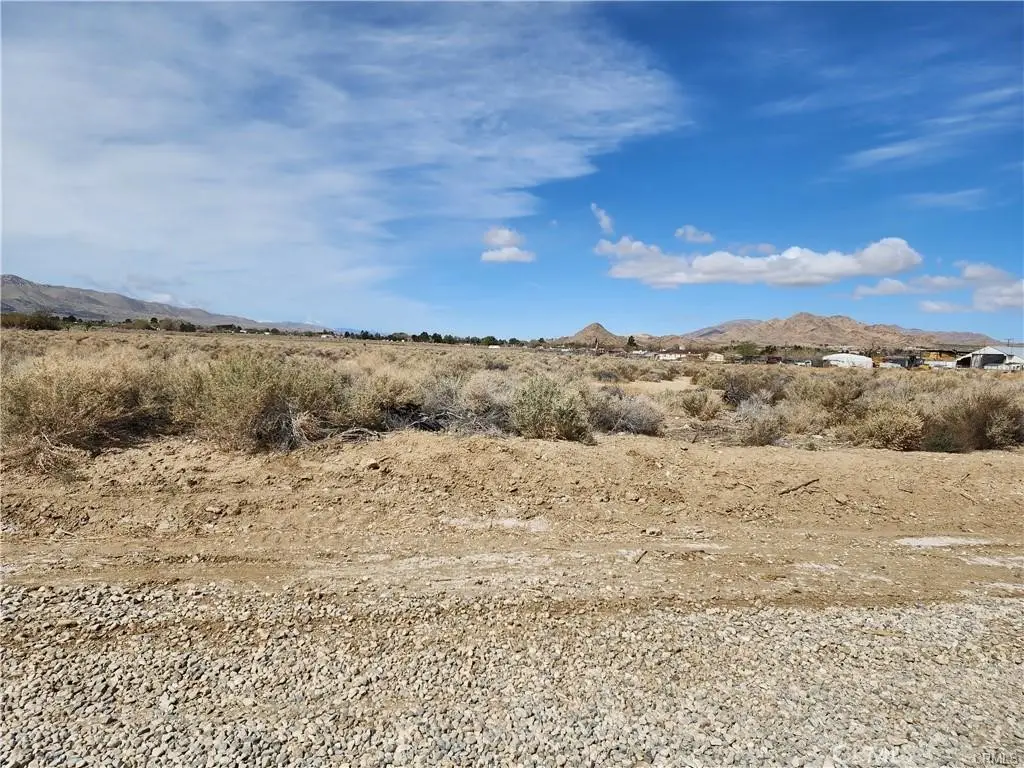401 Ox Bow Road, Lucerne Valley, CA 92356 - #1