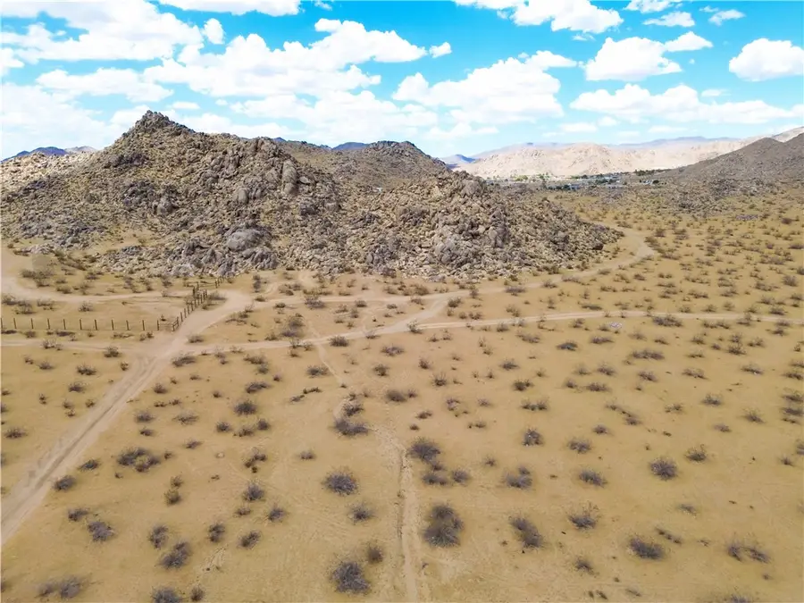 16 Laguna Seca, Apple Valley, CA 92307 - Image #2