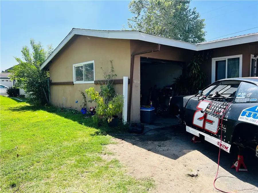 122 E Pioneer Avenue, Redlands, CA 92374 - Image #2