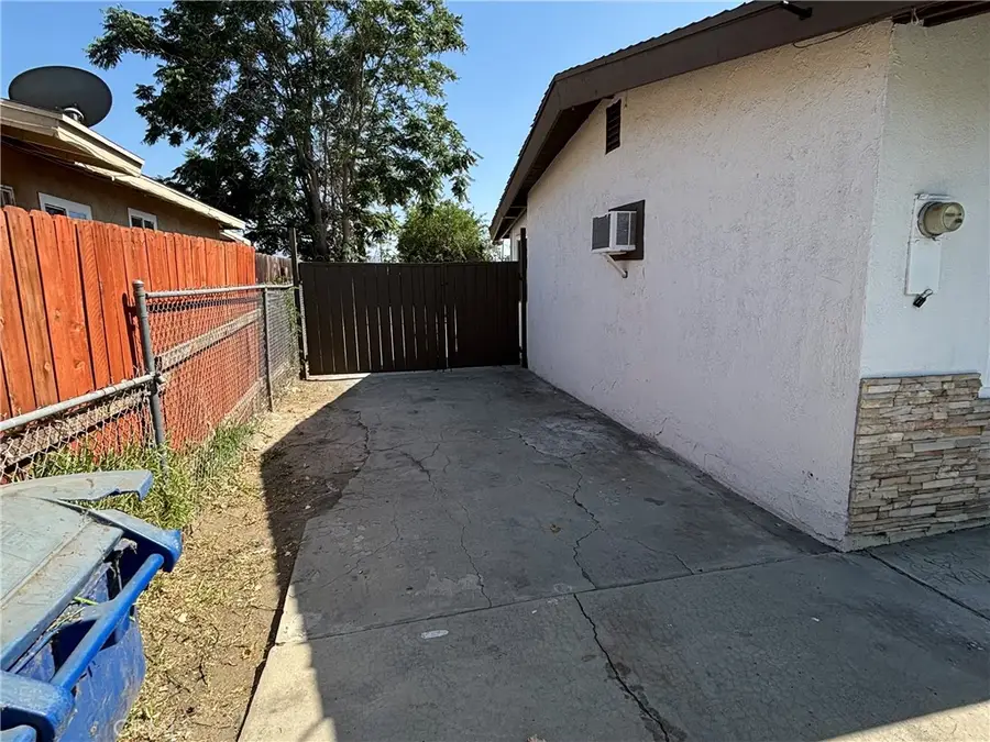 885 San Jacinto, San Bernardino, CA 92408 - #3