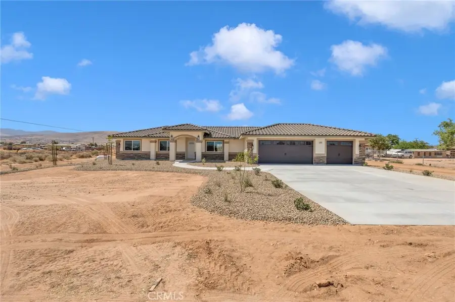 21317 Caribou Road, Apple Valley, CA 92308 - #3