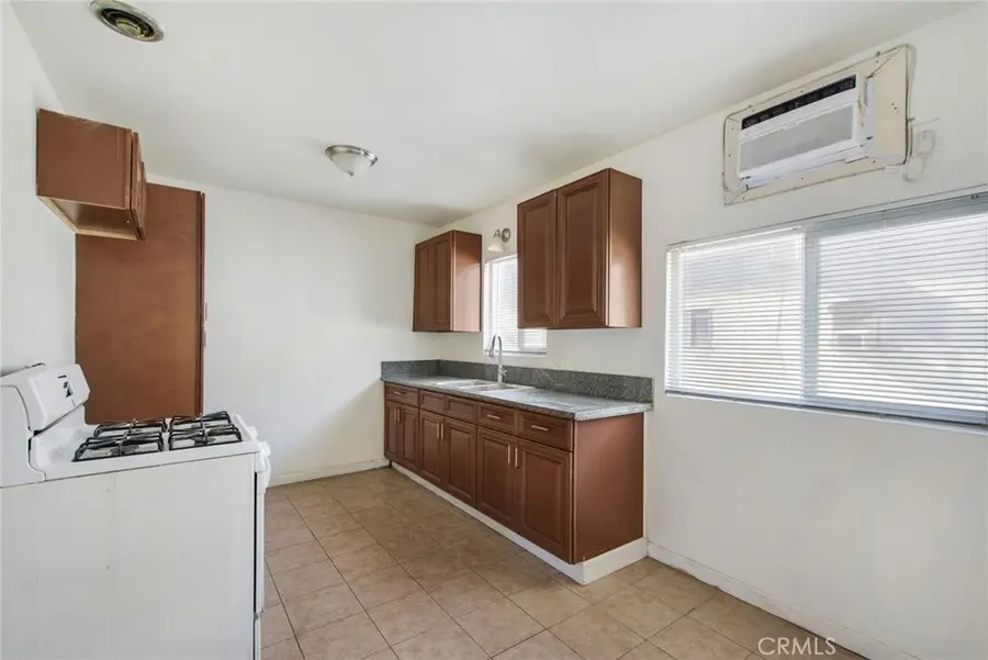 529 W 25th Street, San Bernardino, CA 92405 - #2