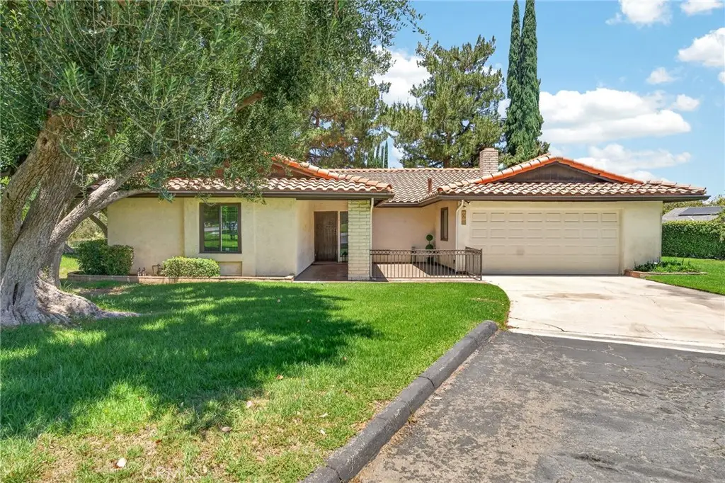 1410 Bella Vista, Redlands, CA 92373 - #1
