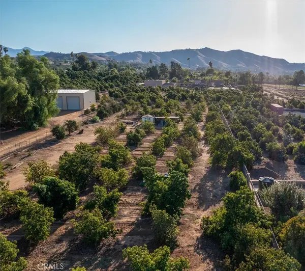 2160 John, Riverside, CA 92503
