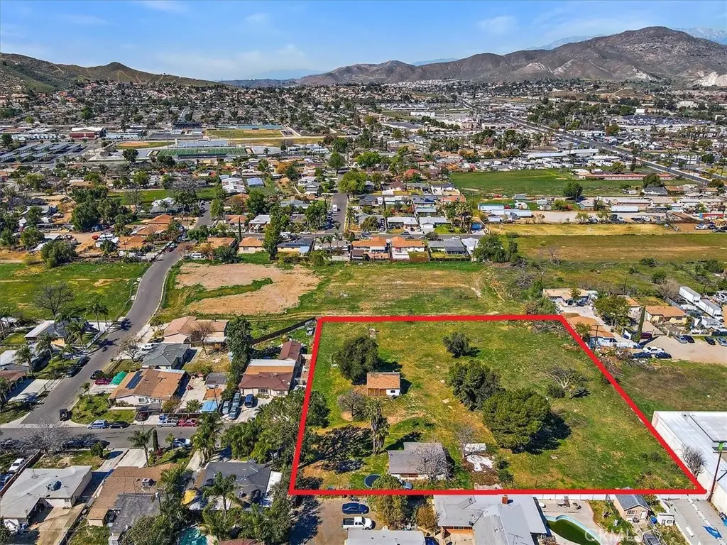 4077 Riverview Drive, Riverside, CA 92509 - #1