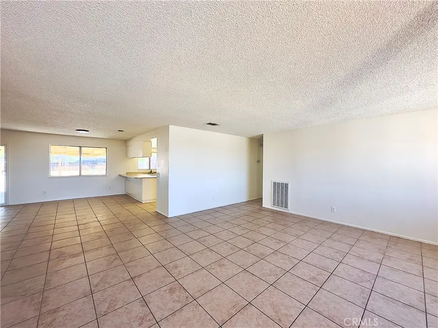 22311 Thunderbird Road, Apple Valley, CA 92307 - Image #3