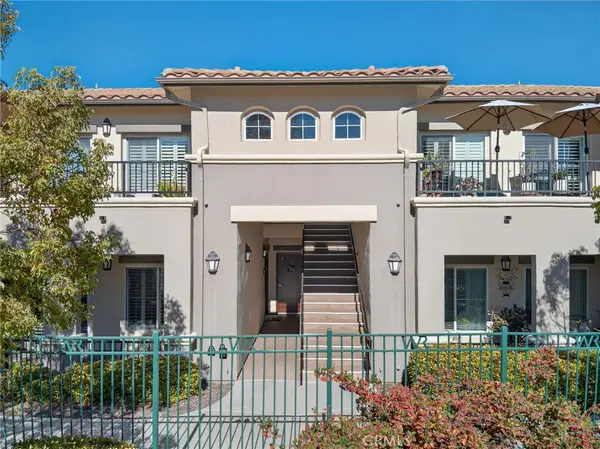 453 Country Club Drive #103, Simi Valley, CA 93065