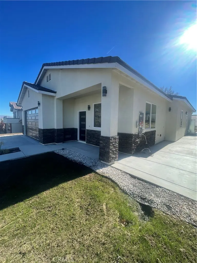 17745 Vista Point, Victorville, CA 92395 - #3