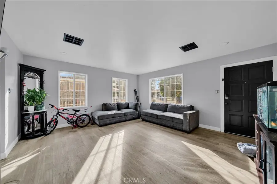 7044 Nestle Avenue, Reseda, CA 91335 - Image #3