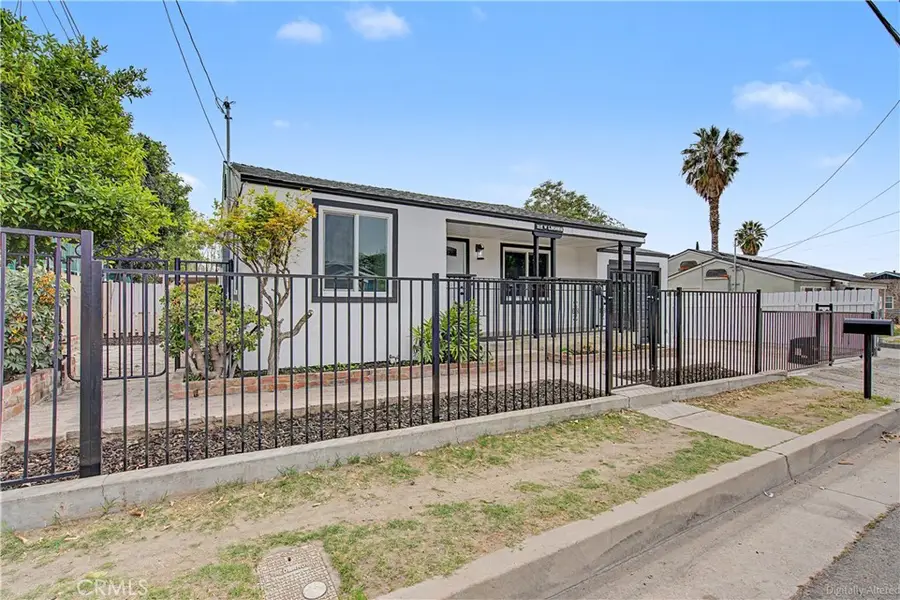 215 W Lugonia Ave, Redlands, CA 92374 - #2