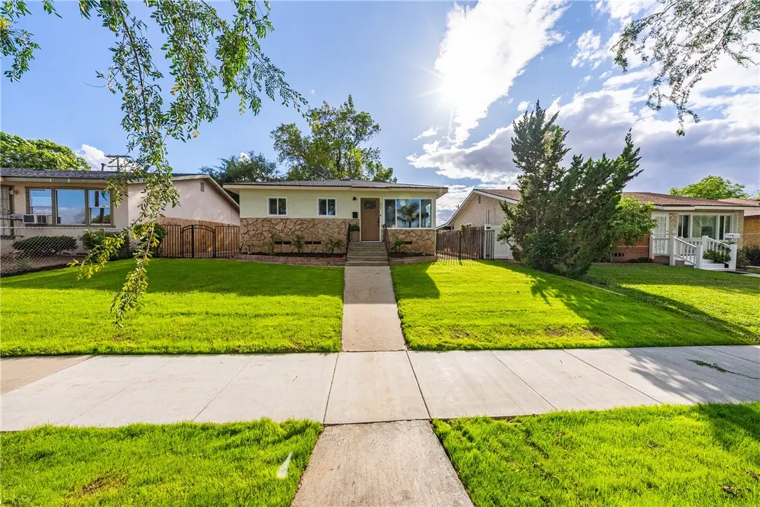 946 Cedar Street, Corona, CA 92879 - #1